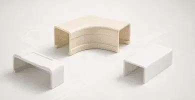 Accesorios para canaleta: unión recta, curva interior 90° y tapón final sobre fondo minimalista; derivaciones limpias y tapa continua.
