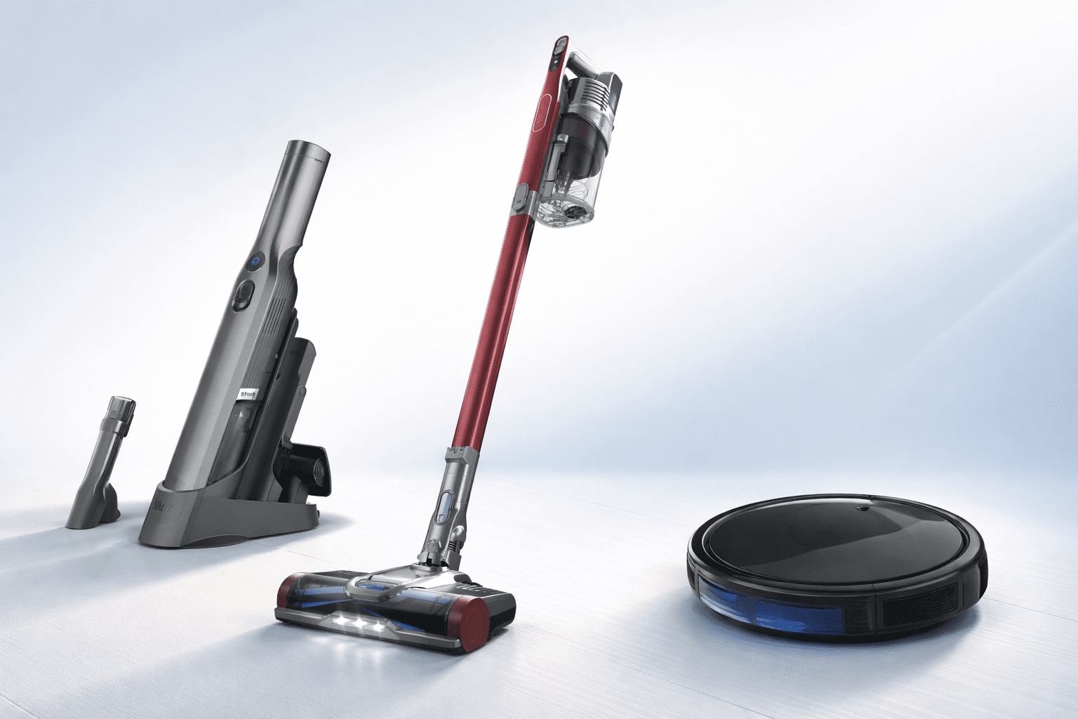 Robot aspirador Eufy, aspiradora vertical Shark y aspiradora de mano Shark en comparación para elegir la mejor opción en casa.