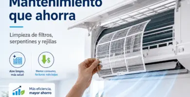 Aire acondicionado tipo split con filtro removible en mano y mensaje “Mantenimiento que ahorra: limpieza de filtros, serpentines y rejillas”.